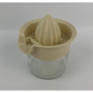 Vintage Gemco Glass Lemon Orange Juicer Cream Plastic Lid w/ Spout 12oz USA